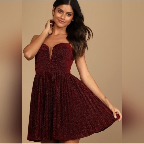 New NWTLulu’s Medium Shine Tonight Red Sparkly Pleated Skater Dress Notch Neck M - Picture 2 of 16